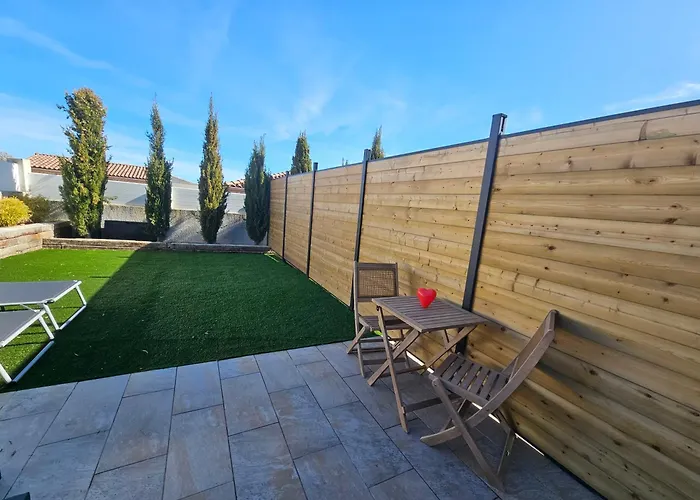 Gîte Luxe 4 étoiles -Douce Harmonie Massages&Grand SPA 5 places - Indépendant -Au calme -Jardin - Clim - Parking à 5 min Carcassonne - 2 Adultes 1 bébé de 0 à 2 ans *