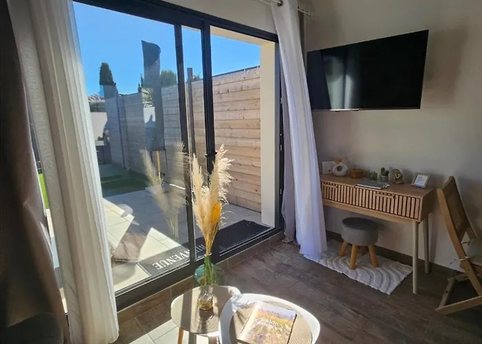 Gîte Luxe 4 étoiles -Douce Harmonie Massages&Grand SPA 5 places - Indépendant -Au calme -Jardin - Clim - Parking à 5 min Carcassonne - 2 Adultes 1 bébé de 0 à 2 ans *