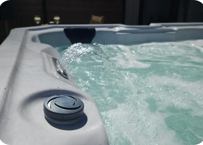 Gîte Luxe 4 étoiles -Douce Harmonie Massages&Grand SPA 5 places - Indépendant -Au calme -Jardin - Clim - Parking à 5 min Carcassonne - 2 Adultes 1 bébé de 0 à 2 ans Villemoustaussou