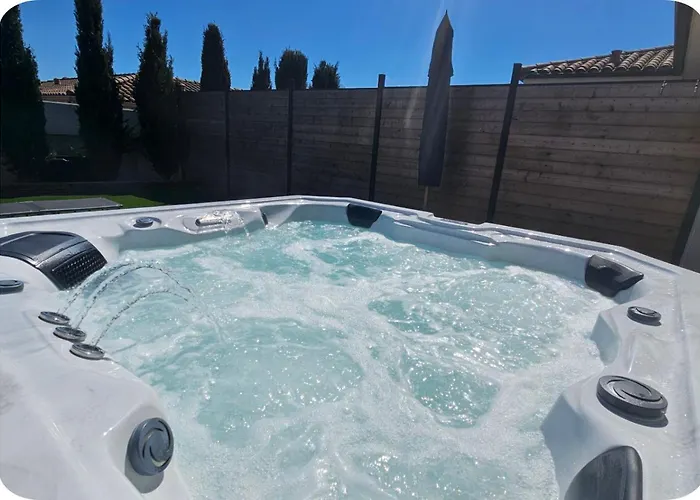 Gîte Luxe 4 étoiles -Douce Harmonie Massages&Grand SPA 5 places - Indépendant -Au calme -Jardin - Clim - Parking à 5 min Carcassonne - 2 Adultes 1 bébé de 0 à 2 ans Hébergement de vacances