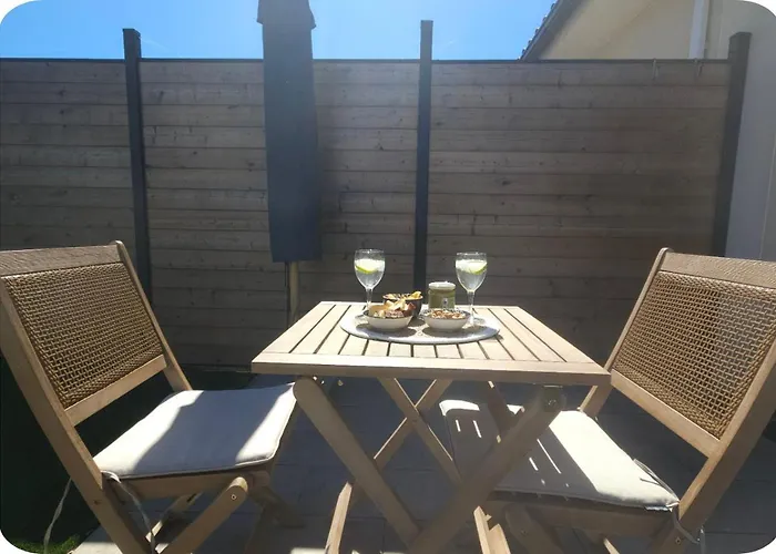 Gîte Luxe 4 étoiles -Douce Harmonie Massages&Grand SPA 5 places - Indépendant -Au calme -Jardin - Clim - Parking à 5 min Carcassonne - 2 Adultes 1 bébé de 0 à 2 ans Hébergement de vacances *