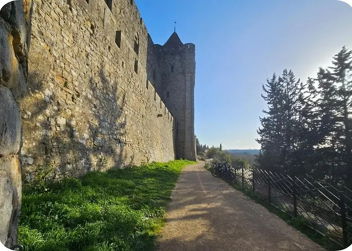 Gîte Luxe 4 étoiles -Douce Harmonie Massages&Grand SPA 5 places - Indépendant -Au calme -Jardin - Clim - Parking à 5 min Carcassonne - 2 Adultes 1 bébé de 0 à 2 ans Hébergement de vacances Villemoustaussou