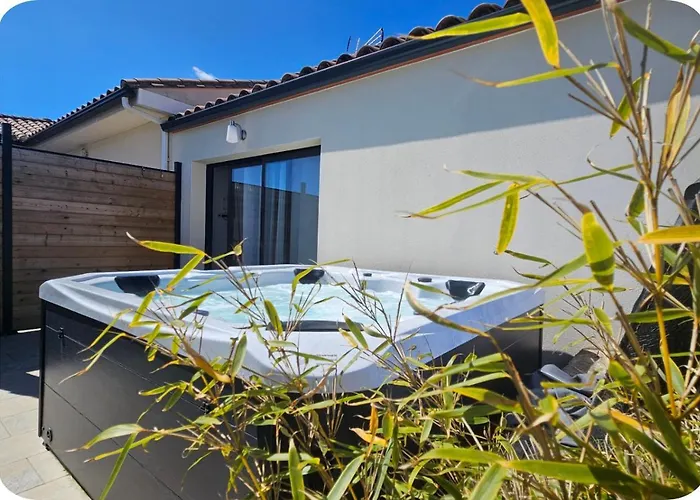 Hébergement de vacances Gîte Luxe 4 étoiles -Douce Harmonie Massages&Grand SPA 5 places - Indépendant -Au calme -Jardin - Clim - Parking à 5 min Carcassonne - 2 Adultes 1 bébé de 0 à 2 ans Villemoustaussou