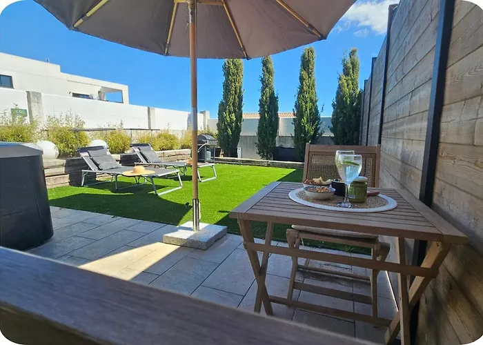 Gîte Luxe 4 étoiles -Douce Harmonie Massages&Grand SPA 5 places - Indépendant -Au calme -Jardin - Clim - Parking à 5 min Carcassonne - 2 Adultes 1 bébé de 0 à 2 ans