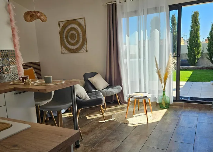 Gîte Luxe 4 étoiles -Douce Harmonie Massages&Grand SPA 5 places - Indépendant -Au calme -Jardin - Clim - Parking à 5 min Carcassonne - 2 Adultes 1 bébé de 0 à 2 ans * Villemoustaussou