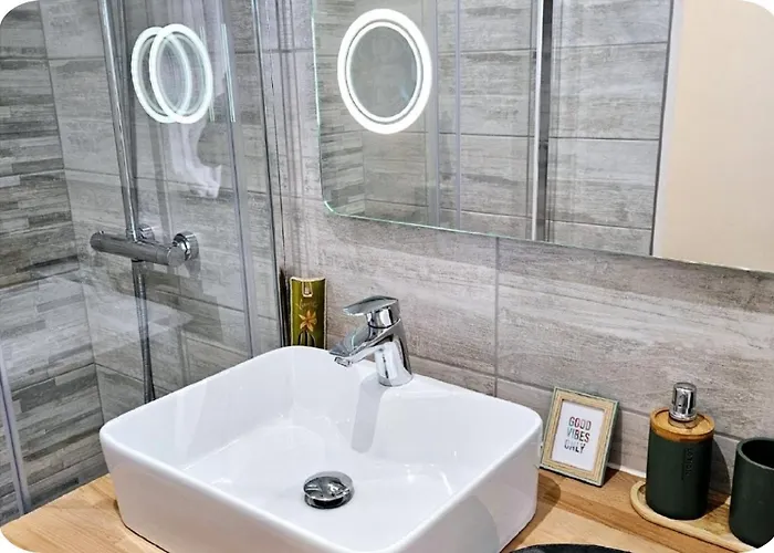 Hébergement de vacances Gîte Luxe 4 étoiles -Douce Harmonie Massages&Grand SPA 5 places - Indépendant -Au calme -Jardin - Clim - Parking à 5 min Carcassonne - 2 Adultes 1 bébé de 0 à 2 ans