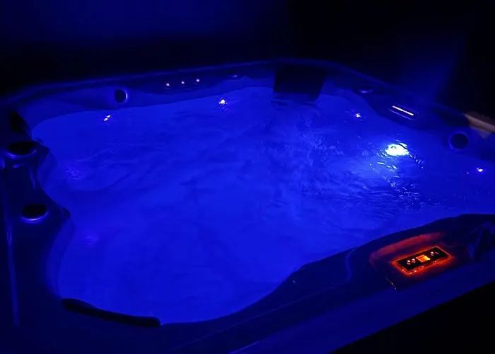 Gîte Luxe 4 étoiles -Douce Harmonie Massages&Grand SPA 5 places - Indépendant -Au calme -Jardin - Clim - Parking à 5 min Carcassonne - 2 Adultes 1 bébé de 0 à 2 ans Hébergement de vacances Villemoustaussou