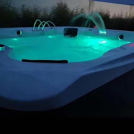 Holiday home - Luxe 4 Etoiles -douce Harmonie Massages & 5 Places -cocon Discret Insolite Sans Vis A Vis En Toute Serenite - 5 Min Carcassonne Villemoustaussou