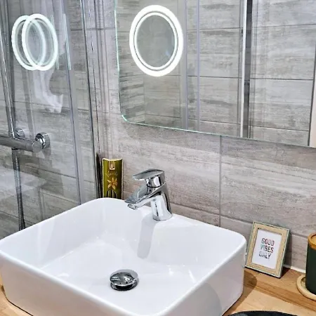 Holiday home - Luxe 4 Etoiles -douce Harmonie Massages & 5 Places -cocon Discret Insolite Sans Vis A Vis En Toute Serenite - 5 Min Carcassonne